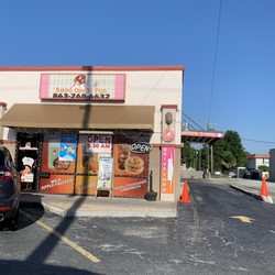 Baking Donuts Plus - Outside View