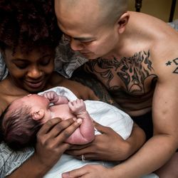 Birth with Knowledge - A couple looking at their new born baby after completing an Evidence Based Birth® Childbirth Class
