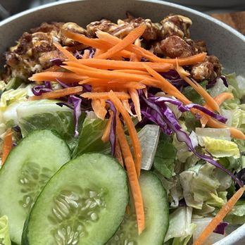 Limón - Crispy Chicken Salad - very tasty dressing and generous serving of veggies but the chicken was more tough than crispy... - Peruvian Near Me - Oakland, California