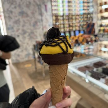 Venchi - gelato cone - Gelato Near Me - Santa Clara, California Venchi - gelato cone - Gelato Near Me - Santa Clara, California