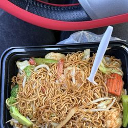 Like's Thai & Chinese Food - Shrimp chow mein