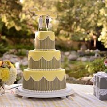 Del Sol Flowers - A striking compliment to the cake. - Florists Near Me - Arcadia, California