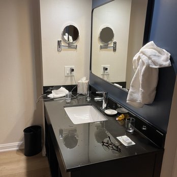 Hotel Griffon - Sink area in room - Hotels Near Me - San Francisco, California