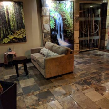 Old House Hotel & Spa - Interior front entrance - Hotels Near Me - Courtenay, British Columbia
