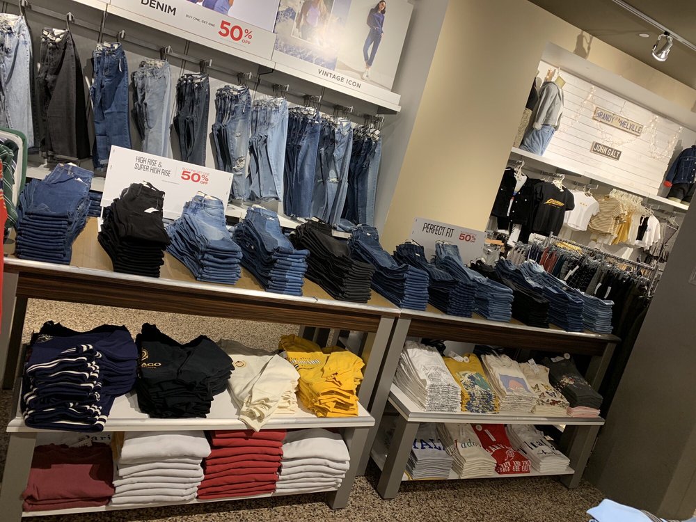 PACSUN Updated August 2024 500 WestFarms Mall Space, Farmington