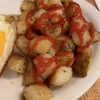 Old Monterey Cafe - Home fries with ketchup - Breakfast & Brunch Near Me - Monterey, California