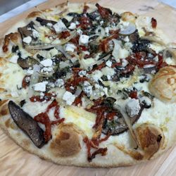 Stella's Restaurant & Pizzeria - Mulberry Street Pizza