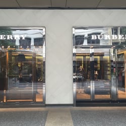 Burberry - Front of Burberry in Queens Plaza