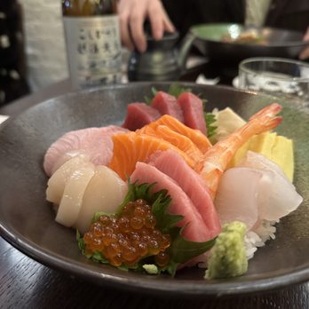 Sushi Lin Brooklyn - Chirashi Bowl - Sushi Bars Near Me - Brooklyn, New York Sushi Lin Brooklyn - Chirashi Bowl - Sushi Bars Near Me - Brooklyn, New York