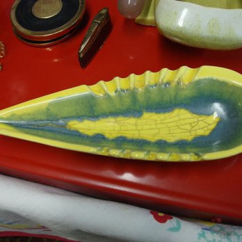 Treasures Under Sugar Loaf - Retro ashtray - Royal Haeger Pottery. - Antiques Near Me - Winona, Minnesota