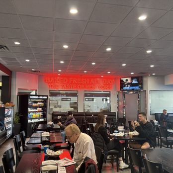 Beverly Hills Bagel - Dining area - Breakfast & Brunch Near Me - Beverly Hills, California