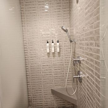 Maui Coast Hotel - Walk-in shower - Hotels Near Me - Kihei, Hawaii Maui Coast Hotel - Walk-in shower - Hotels Near Me - Kihei, Hawaii