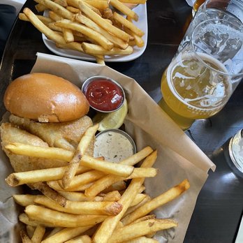 Citizen 33 Brewery - Burger and fish sandwich - Brewpubs Near Me - Driggs, Idaho