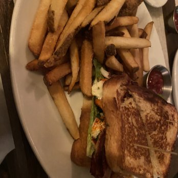 The Watershed Kitchen and Bar - Lobster roll - Breakfast & Brunch Near Me - Jamesport, New York