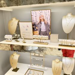 Kendra Scott - Necklaces, earrings and bracelets.