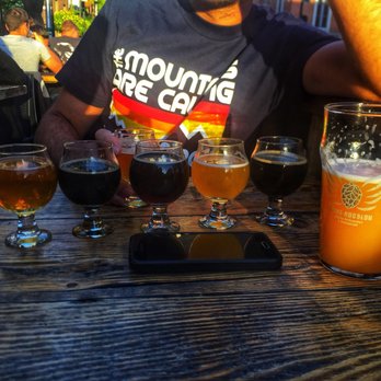 Saint-Houblon - Brewpubs Near Me - Montreal, Quebec