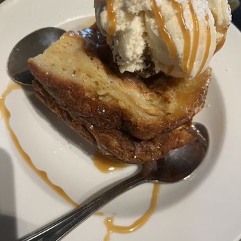 Local Goat - Banana pudding and ice cream - New American Near Me - Pigeon Forge, Tennessee