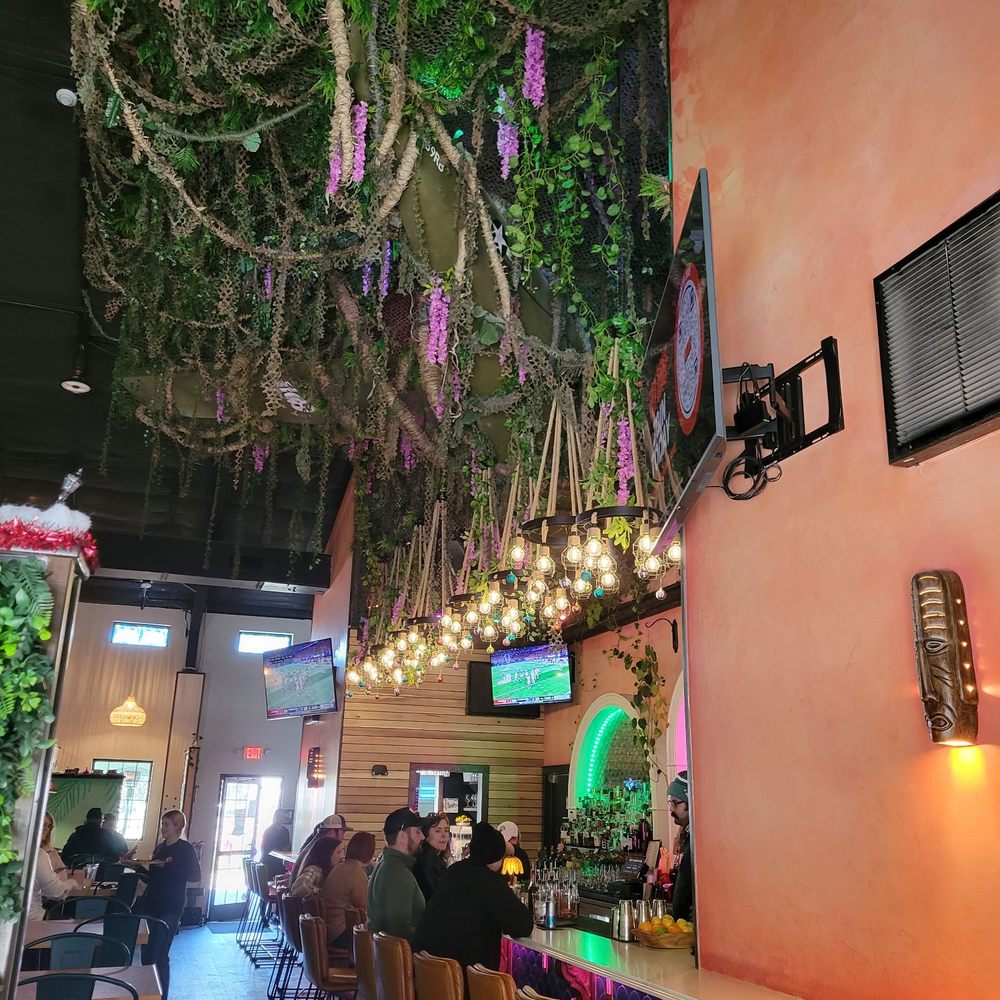 V Pizza + Flask & Cannon - Bar - Pizza Near Me - St. Augustine, Florida V Pizza + Flask & Cannon - Bar - Pizza Near Me - St. Augustine, Florida
