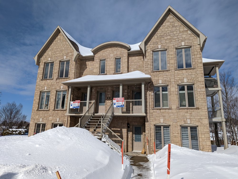 ALEXIS LÉVESQUE REMAX AVANTAGES Updated September 2024 Contact