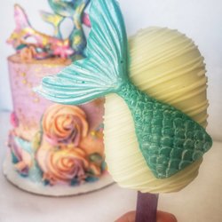Cakelishious - Beautiful Mermaid Cake with matching Mermaid Tail Cakesicles