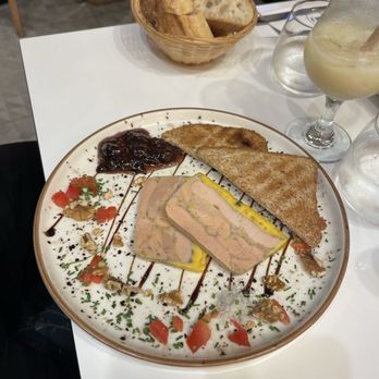 Le Petit Cadet - Brasseries Near Me - Paris, 75 Le Petit Cadet - Brasseries Near Me - Paris, 75