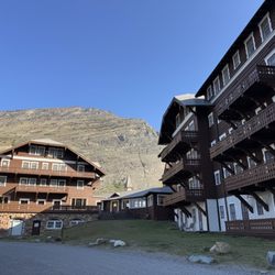 Many Glacier Hotel - Lakeside view of hotel