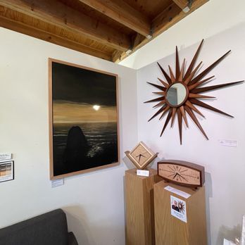 Venue - One of the many rooms showcasing art - Jewelry Near Me - Seattle, Washington Venue - One of the many rooms showcasing art - Jewelry Near Me - Seattle, Washington