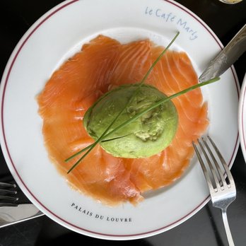 Le Café Marly - Smoked salmon with red caviar and guacamole - French Near Me - Paris, 75 Le Café Marly - Smoked salmon with red caviar and guacamole - French Near Me - Paris, 75