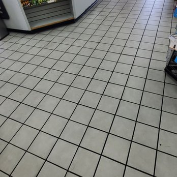 West Winds Truck Stop - Employees not wearing masks - Oil Change Stations Near Me - Green River, Utah West Winds Truck Stop - Employees not wearing masks - Oil Change Stations Near Me - Green River, Utah