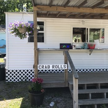 Karen's Hideaway - a crab roll shop - Seafood Near Me - Boothbay, Maine