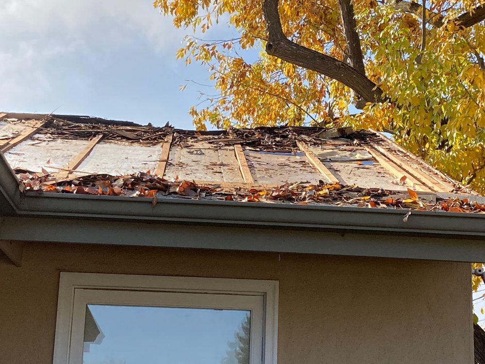 Slide of Barragan Roofing