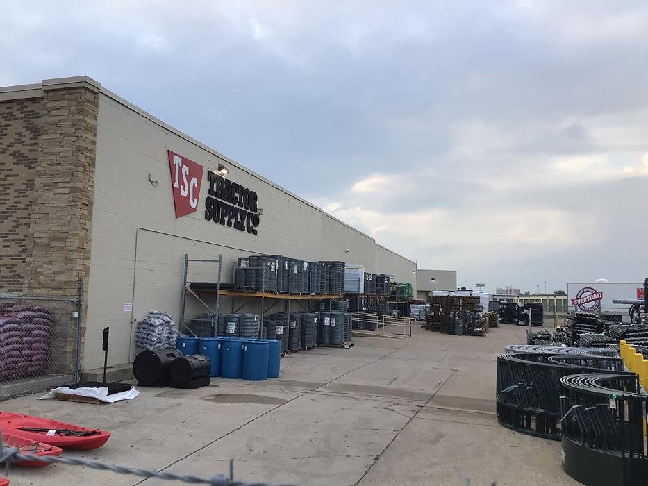 TRACTOR SUPPLY Updated October 2024 1201 N Hwy 77, Waxahachie