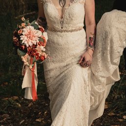 Shortened shoulders, front hem