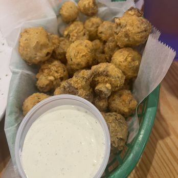 Gator's Dockside - Mushrooms- good flavor - Chicken Wings Near Me - Jacksonville, Florida