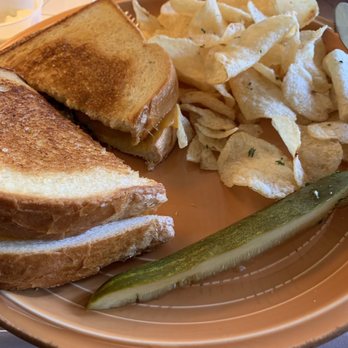 Wildflower Cafe - Grilled cheese with bacon and kettle chips - New American Near Me - Mentone, Alabama Wildflower Cafe - Grilled cheese with bacon and kettle chips - New American Near Me - Mentone, Alabama