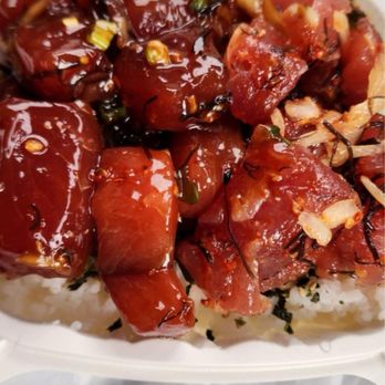 Ono Seafood - Shoyu ahi (left), Hawaiian Ahi (right) : combo poke bowl with white rice and furikake. - Seafood Near Me - Honolulu, Hawaii Ono Seafood - Shoyu ahi (left), Hawaiian Ahi (right) : combo poke bowl with white rice and furikake. - Seafood Near Me - Honolulu, Hawaii