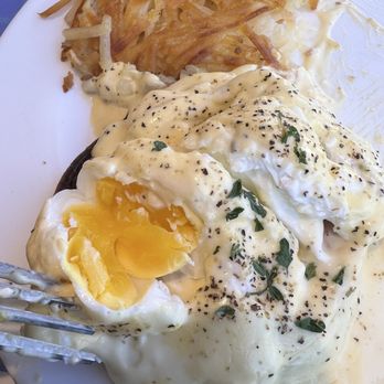 Riverview Restaurant - Overcooked eggs Benedict - American Near Me - Laughlin, Nevada Riverview Restaurant - Overcooked eggs Benedict - American Near Me - Laughlin, Nevada