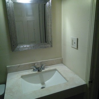 Crest Motel - Nice sink and vanity - Hotels Near Me - West Sacramento, California Crest Motel - Nice sink and vanity - Hotels Near Me - West Sacramento, California
