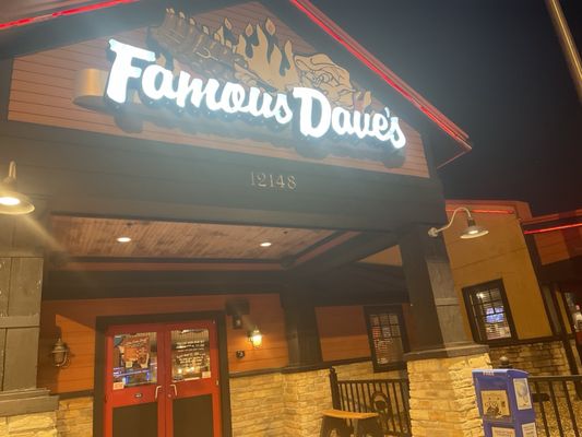 Famous Dave's Bar-B-Que by null