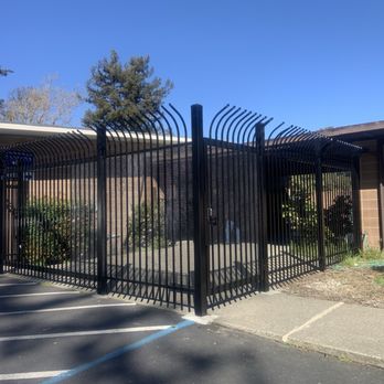 Local Gate Service - Fences & Gates Near Me - Oakland, California
