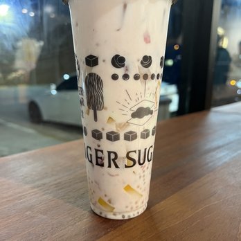 Tiger Sugar - F2) Strawberry Mochi Milk W. Cream Mousse ( X L ) ** No Adjustment ** - Coffee & Tea Near Me - Hollywood, Florida