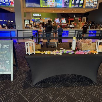 Fat Cats Queen Creek - Cinema Near Me - Queen Creek, Arizona