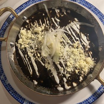 Azul - Enchiladas de mole negro - Mexican Near Me - México, D.F., DIF
