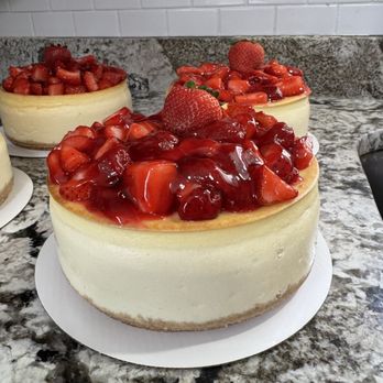 Zore’s Cheesecakes - Strawberry cheesecake in a 7 inch - Custom Cakes Near Me Zore’s Cheesecakes - Strawberry cheesecake in a 7 inch - Custom Cakes Near Me
