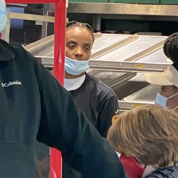 Krispy Kreme - Mask not covering nose and part of mouth - Donuts Near Me - Hillside, Illinois