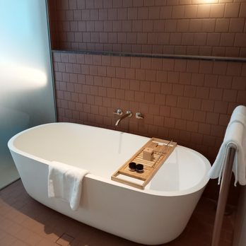 Hyatt Centric Hotel Melbourne - King Suite Bathtub - Hotels & Travel Near Me - Melbourne, VIC