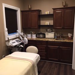 Mari J Salon
