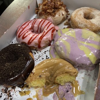 Duck Donuts - Strawberry w/ rasp glaze, maple bacon, cinn sugar, blueberry w/ lemon glaze, peanut butter w/ salted caramel drizzle, chocolate w/ Oreo - Donuts Near Me - Arlington, Virginia Duck Donuts - Strawberry w/ rasp glaze, maple bacon, cinn sugar, blueberry w/ lemon glaze, peanut butter w/ salted caramel drizzle, chocolate w/ Oreo - Donuts Near Me - Arlington, Virginia