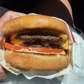 In-N-Out Burger - Double double missing lettuce - Burgers Near Me - Cabazon, California In-N-Out Burger - Double double missing lettuce - Burgers Near Me - Cabazon, California