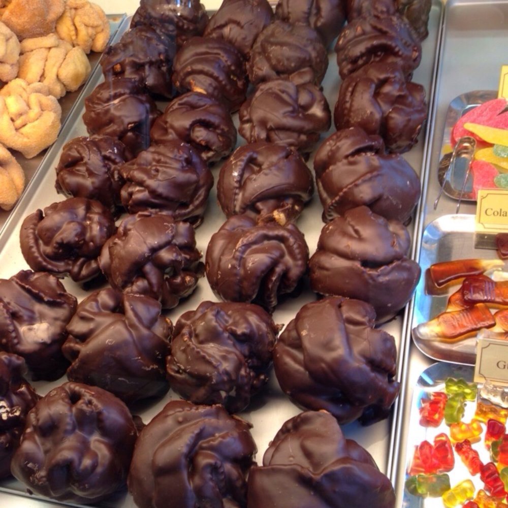 Prezel - Schneeballs covered with chocolate. - Cafes Near Me - Rothenburg ob der Tauber, BY Prezel - Schneeballs covered with chocolate. - Cafes Near Me - Rothenburg ob der Tauber, BY